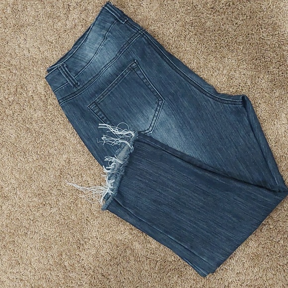 ❤️SALE! ASHLEY STEWART Distressed Crop Jean Capris - Picture 8 of 8